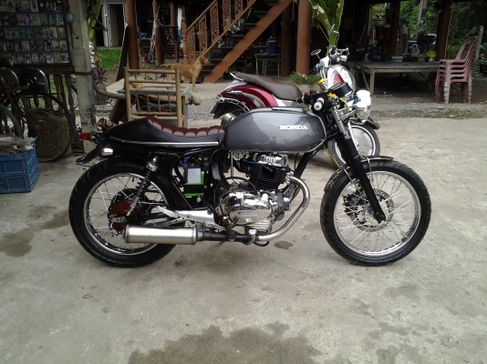 JOECLASSIC..ขายรฤHONDA  CB  250T..ประกอบใหม่อะไหล่ใหม่ทุกชิ้นโครงเดิม เครื่องเดิม เครื่องแรงๆฟิตๆสตาร์ทมือ..สนใจโทรสอบฤามได้เลยด่วนๆขายหรือแลกอะไรว่ามาส่วนต่างว่ากัน..