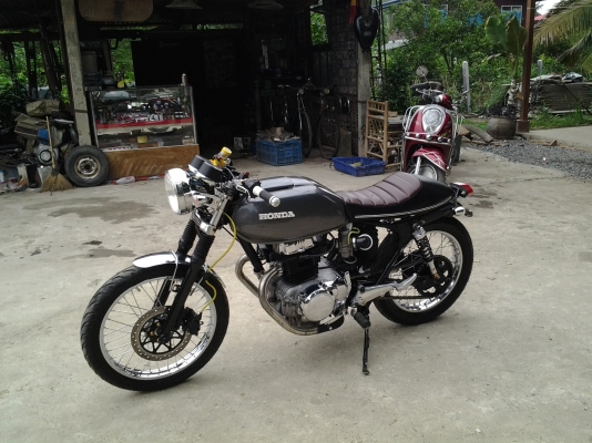 JOECLASSIC..ขายรฤHONDA  CB  250T..ประกอบใหม่อะไหล่ใหม่ทุกชิ้นโครงเดิม เครื่องเดิม เครื่องแรงๆฟิตๆสตาร์ทมือ..สนใจโทรสอบฤามได้เลยด่วนๆขายหรือแลกอะไรว่ามาส่วนต่างว่ากัน..