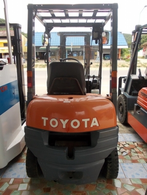 ขายรถโฟกลิฟ   โตโยต้า   ขนาด  1  ตัน