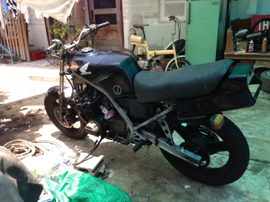 ฝากให้ดู CB 400 F ฝากให้ดู CB 400 F