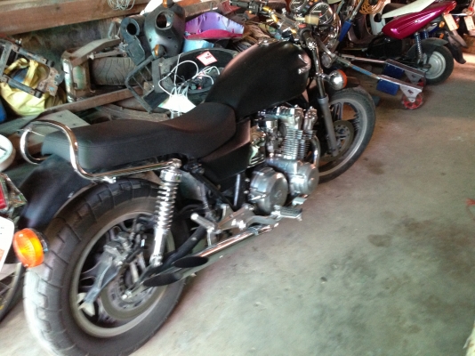 ฝากให้ดู CB 400 F ฝากให้ดู CB 400 F