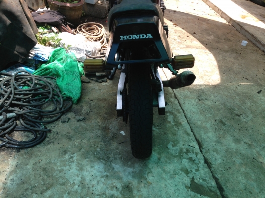 ฝากให้ดู CB 400 F ฝากให้ดู CB 400 F