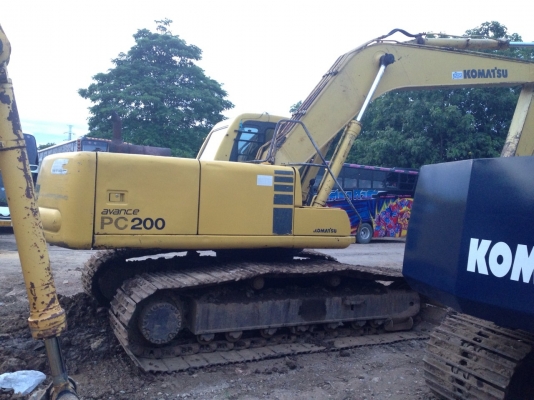 ขาย KOMATSU PC200-6 มีทะเบียน ไฟฟ้าครบ แอร์ CD