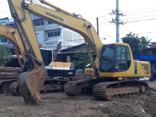ขาย KOMATSU PC200-6 มีทะเบียน ไฟฟ้าครบ แอร์ CD