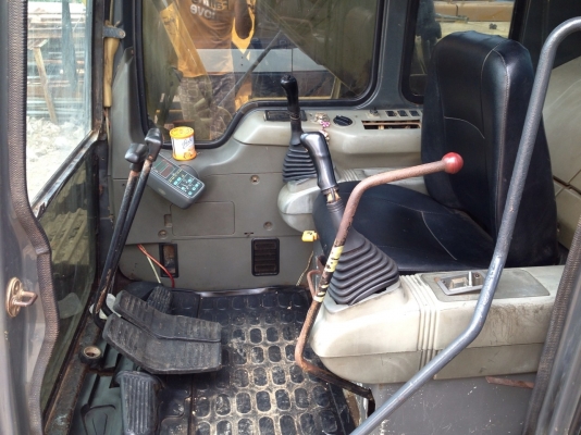 ขาย KOMATSU PC200-6 มีทะเบียน ไฟฟ้าครบ แอร์ CD