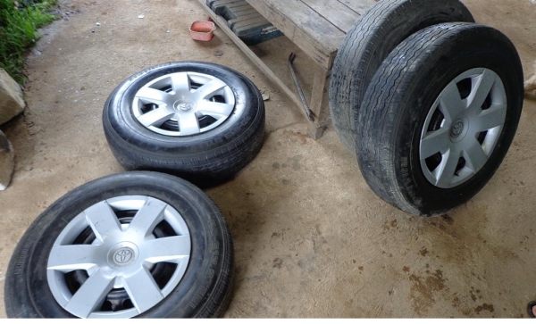 ขายยางขอบ 15 พร้อมกระทะ 0831113623