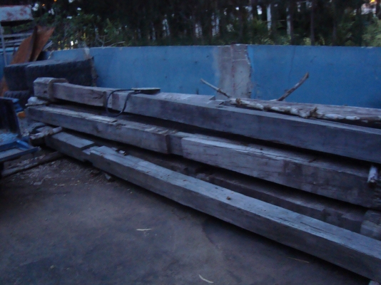 ขายไม้เนื้อแข็งแก่า