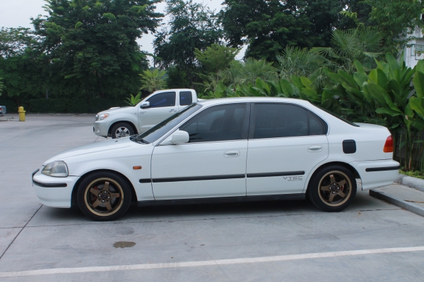 ขาย HONDA CIVIC VTI-E1.6 ปี96โฉมตาโต เกียร์ธรรมดา สีขาวแท้จากโรงงาน