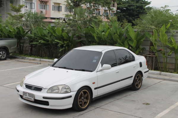 ขาย HONDA CIVIC VTI-E1.6 ปี96โฉมตาโต เกียร์ธรรมดา สีขาวแท้จากโรงงาน