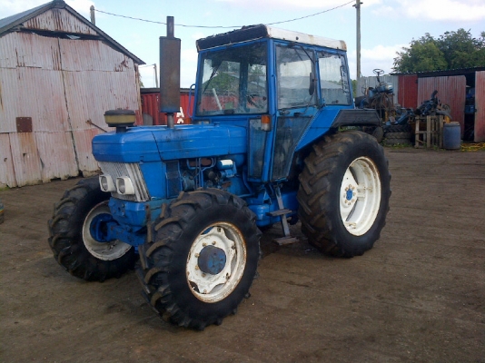 ขายรถไถฟอร์ด 7610 มีเก๋ง