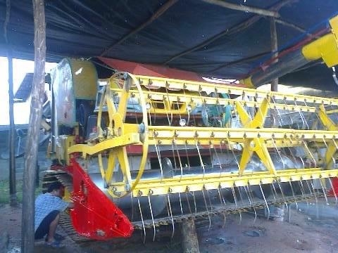 ขายด่วน รถเกี่ยวข้าวเกษตรพัฒนา รุ่นช้างไวไฟ เครื่องยนต์ของ ISUZU 210 แรงเทอร์โบแน่นดีแรงดีไม่มีเยิ้ม ปั๊ม 23 อินตั้น อุ้ม 2.5 ตัน ช่วงล่าง 12 HT สภาพดีพร้อมทำงานได้เลย ราคาต่อรองได้ครับ ขายด่วน รถเกี่ยวข้าวเกษตรพัฒนา รุ่นช้างไวไฟ เครื่องยนต์ของ ISUZU 210 แรงเทอร์โบแน่นดีแรงดีไม่มีเยิ้ม ปั๊ม 23 อินตั้น อุ้ม 2.5 ตัน ช่วงล่าง 12 HT สภาพดีพร้อมทำงานได้เลย ราคาต่อรองได้ครับ