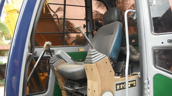 ขายรถแบคโฮ KOBELCO รุ่น 3 sk 120( โซ่ใหม่ )