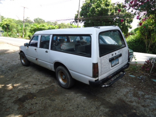 ขายรถแวนใช้งาน ISUZU KB ปี 29 แอร์เย็น มีเบาะ พร้อม   ทำการเปลี่ยนเครื่องเป็น ISUZU 2500CC ฝาทองแล้ว มีทะเบียนพร้อมเอกสารการโอนครับ ขาดต่อภาษีหนึ่งปีครับ ขาย 45,000.-ครับ