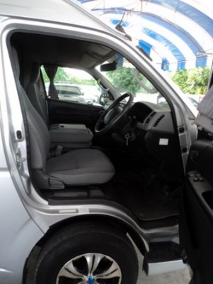 TOYOTA COMMUTER2.5D4D ปี2010 สภาพสวย