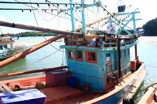 เรือปั่นหมึก ขนาด 5วา 2 ศอก (11 เมตร) ครับ สภาพใช้งานได้ทันที เรือปั่นหมึก ขนาด 5วา 2 ศอก (11 เมตร) ครับ สภาพใช้งานได้ทันที