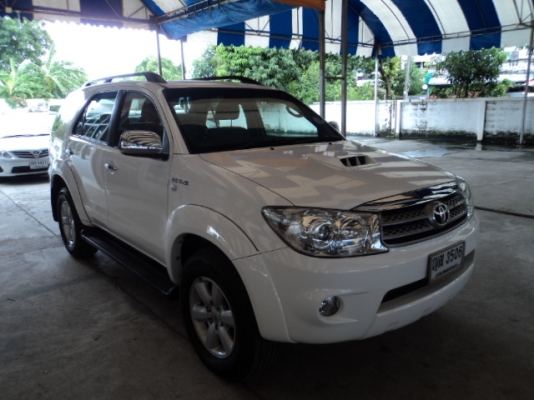 TOYOTA FORTUNER3.0V 4WD 2011