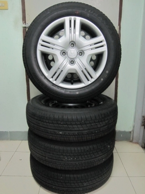 ขายยางพร้อมกะทะ Honda City ยางป้ายแดง Bridgestone ปี 13