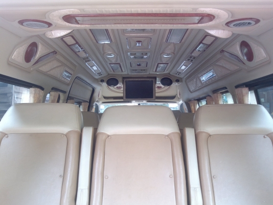 ขายรถตู้คอมมูเตอร์ปี 2008  VIPเบาะเก้า รถสวยบางเดิมไม่เคยชน ลดสุดๆไปเลยครับเหลือ 900000 บาท
