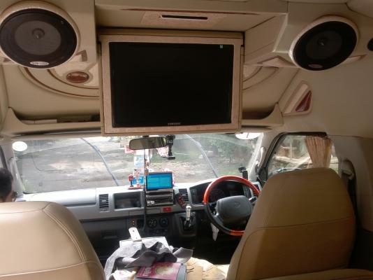 ขายรถตู้คอมมูเตอร์ปี 2008  VIPเบาะเก้า รถสวยบางเดิมไม่เคยชน ลดสุดๆไปเลยครับเหลือ 900000 บาท