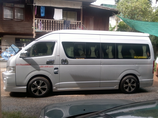 ขายรถตู้คอมมูเตอร์ปี 2008  VIPเบาะเก้า รถสวยบางเดิมไม่เคยชน ลดสุดๆไปเลยครับเหลือ 900000 บาท