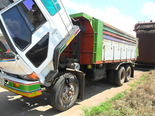 Mitsubishi FN527M-A27492 เดิมๆ เปลี่ยนเกียร์เป็น 6 เกียร์ นอกนั้นเดิมเครื่อง 195 พร้อมใช้