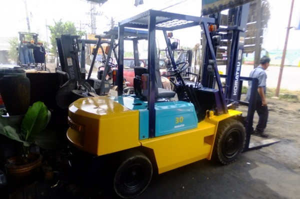 ขายรถยกโคมัตสุ KOMATSU 3 ตัน ดีเซล ด่วน!!! ขายรถยกโคมัตสุ KOMATSU 3 ตัน ดีเซล ด่วน!!!