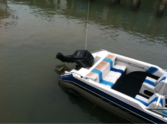 ขายด่วน เรือสวยมาก ใช้น้อยมาก ราคาถูก สนใจโทร 081-9399730 คุณวุฒิ