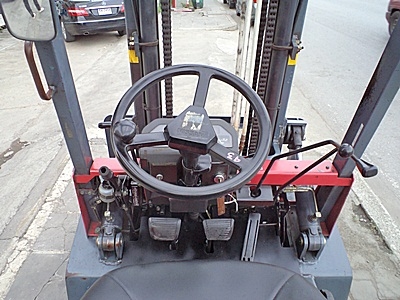 ขายรถยกนิสสัน 2 ตัน  เครื่องเบนซิน เกียร์ออโต้ (2 ระบบ น้ำมัน-แก๊สนอก)  กระบอกคู่  เสาสูง 3 เมตร แผงงาสไลด์ ยางตันใหม่ พวงมาลัยเพาเว่อร์  สีเดิมจากนอก นำเข้าจากญี่ปุ่น ใช้งานได้ทันที