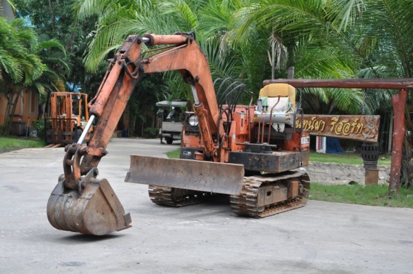 ขาย แบคโฮIHI IS008 สภาพสวยเดิมจากญี่ปุ่น ยังไม่เคยใช้ในไทย ขายถูกๆ115,000เท่านั้น!!