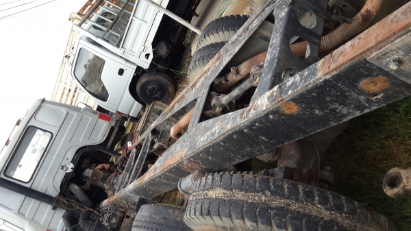 นิสสันUD 10ล้อ2เพลา