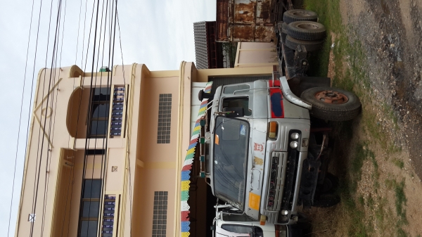 นิสสันUD 10ล้อ2เพลา