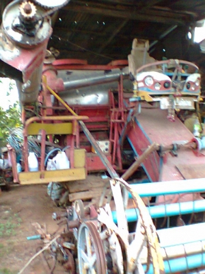 ขายรถเกื่ยว ศักดิ์พัฒนา อุ้มตัวเดินแทร็กเตอร์ มอเตอร์สิบHT