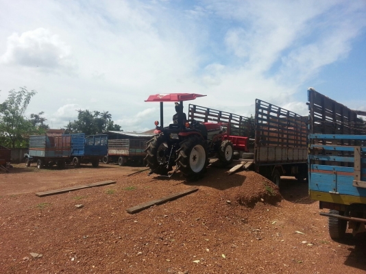 ยันร์ม่า EF352T 4 WD 2 เพลา ใบมีดหน้า ทำงาน 587 ชั่วโมง รถสวยมากๆ