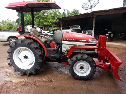 ยันร์ม่า EF352T 4 WD 2 เพลา ใบมีดหน้า ทำงาน 587 ชั่วโมง รถสวยมากๆ