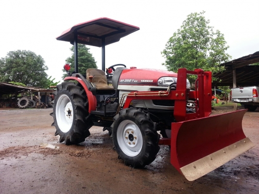 ยันร์ม่า EF352T 4 WD 2 เพลา ใบมีดหน้า ทำงาน 587 ชั่วโมง รถสวยมากๆ