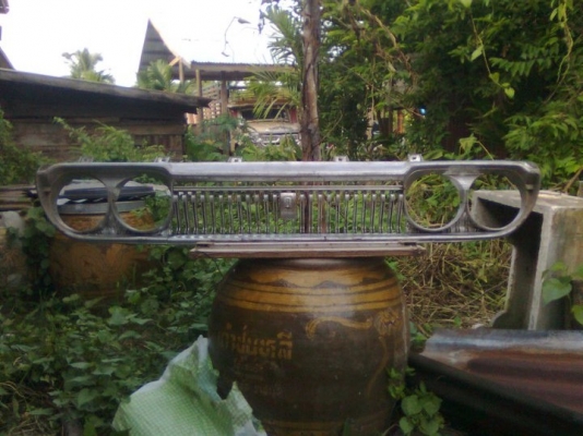 ขายกระจังหน้า  ดัสสัน 160j สวยๆครับ