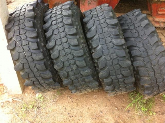 ขายยางตะขาบ 35-10.5-16 4000 บาท เท่านั้น