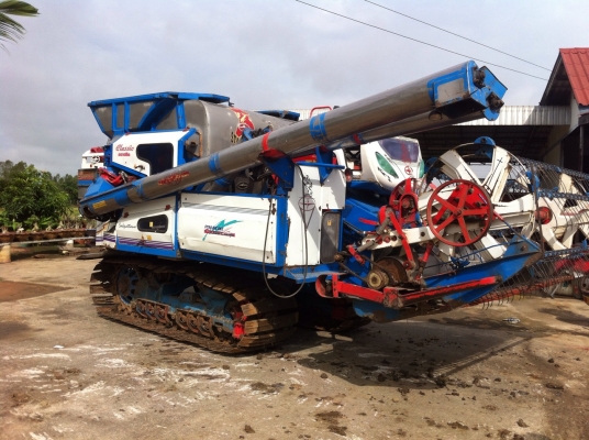 รถเกี่ยวข้าว ศักดิ์พัฒนาการเกษตร รุ่น สตาร์บิ๊ก 270 Hp ( ทีมงานรถคุณภาพ)