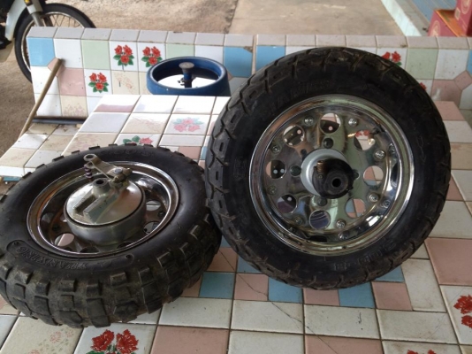 ขายอะไหล่กอลิล่าเหมา 2000 บาท สนใจโทร. 081 5900080