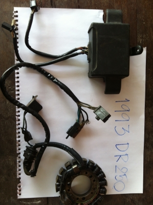 ขายอะหลั่ย suzuki dr 250 เครื่องท่อนล่าง+คาร์บู