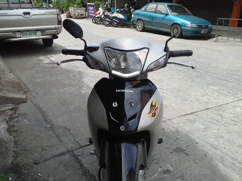 ขายด่วน wave z ubox ปี 49 สีเทา ดำ รถสวยมาก เดิมๆ ตั้งขายได้เลย ชุดสีสวย เครื่องแน่น ไม่หลวม ไม่มีควัน เอกสารครบถ้วน