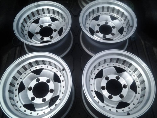 ล้อนอก 6รู139.7 15x8.5 ET-25 ขอบหนาไร้ซ่อม งามจริงๆ 12000บาท 081-7570077 โทรมาสอบถามได้คับ