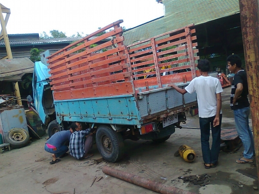 ขาย..รถISUZU NKR 55EU1 ปี 35 เครื่อง 88 แรงม้า เกียร์สั้น เครื่องดี คัสซีสวย เก๋งสวย ภายในสวย มีทะเบียนครบ.