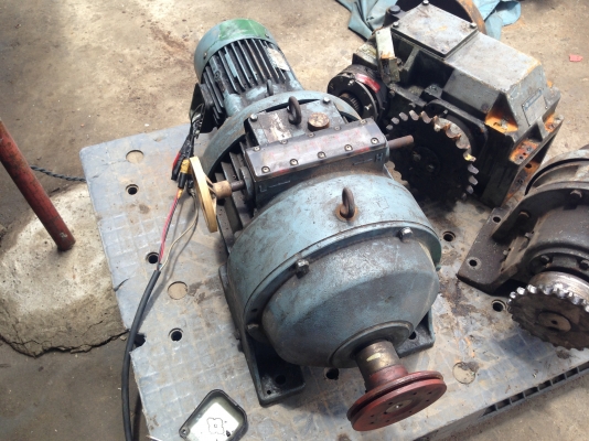ขายมอเตอร์เกียร์ปรับรอบ Sumitomo 5 HP. สภาพดี พร้อมใช้งานทดลองเรียบร้อยแล้ว ( ในรูปยังไม่ได้ทำความสะอาด )