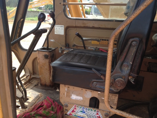 ขายรถแบคโฮ Komatsu pc100-2 สภาพสวย พร้อมใช้ เดิมๆครับ ขายรถแบคโฮ Komatsu pc100-2 สภาพสวย พร้อมใช้ เดิมๆครับ