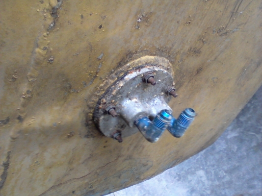 ถังน้ำมันมิเนียม ขนาดใหญ่ ประมาณ 240 ลิตร ถังน้ำมันมิเนียม ขนาดใหญ่ ประมาณ 240 ลิตร