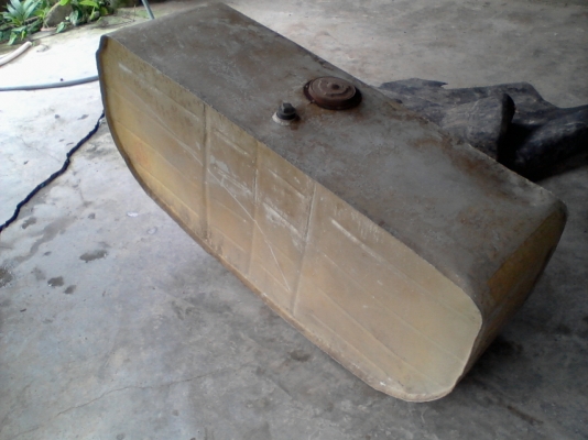 ถังน้ำมันมิเนียม ขนาดใหญ่ ประมาณ 240 ลิตร