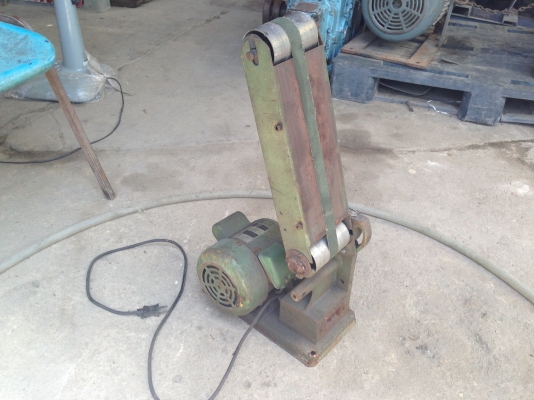 ขายเครื่องขัดกระดาษทราย แบบใช้มอเตอร์ขยาด 1/2 HP. ( ของจีน ) สภาพดี วิ่งนิ่ม พร้อมใช้งาน