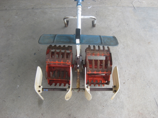 เครื่องพรวนหญ้าในร่องข้าว