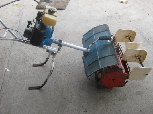 เครื่องพรวนหญ้าในร่องข้าว